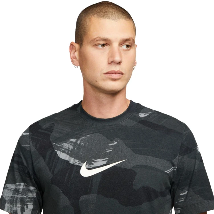 Camiseta Nike Dri-Fit Camo AOP 5 Camiseta Nike Dri-Fit Camo AOP - Imagen 3