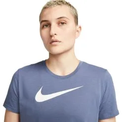 Camiseta Nike Dri-Fit Swoosh Mujer -tienda de material de futbol camiseta nike dri fit swoosh mujer diffused blue white 2
