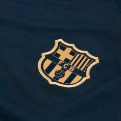 Camiseta Nike FC Barcelona Pre-Match 2022-2023 Mujer 7 Camiseta Nike FC Barcelona Pre-Match 2022-2023 Mujer -tienda de material de futbol camiseta nike fc barcelona pre match 2022 2023 mujer obsidian 2