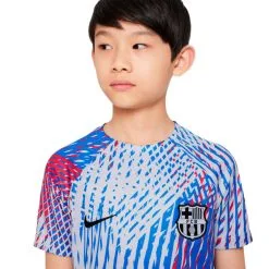 Camiseta Nike FC Barcelona Pre-Match 2022-2023 Niño -tienda de material de futbol camiseta nike fc barcelona pre match 2022 2023 nino white sky grey 2
