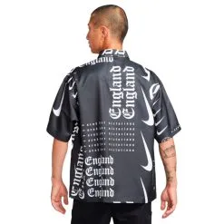 Camiseta Nike Inglaterra Fanswear Euro 2022 8 Camiseta Nike Inglaterra Fanswear Euro 2022 -tienda de material de futbol camiseta nike inglaterra fanswear euro 2022 black white 1