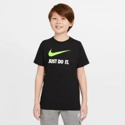 Camiseta Nike Sportswear Jus Do It Swoosh Niño 8 Camiseta Nike Sportswear Jus Do It Swoosh Niño -tienda de material de futbol camiseta nike nsw just do it nino black volt 2