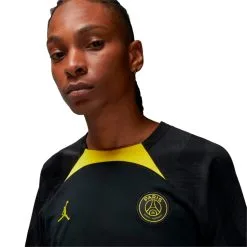 Camiseta Nike Paris Saint-Germain FC Training 2022-2023 9 Camiseta Nike Paris Saint-Germain FC Training 2022-2023 -tienda de material de futbol camiseta nike paris saint germain fc training 2022 2023 black tour yellow tour yellow fullsp 3