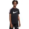 Camiseta Nike Sportswear Repeat Swoosh Niño 2 Camiseta Nike Sportswear Repeat Swoosh Niño -tienda de material de futbol camiseta nike sportswear repeat swoosh nino black pink white 0