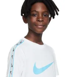 Camiseta Nike Sportswear Repeat Swoosh Niño -tienda de material de futbol camiseta nike sportswear repeat swoosh nino summit white baltic blue 2