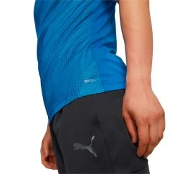 Camiseta Puma IndividualRISE Graphic -tienda de material de futbol camiseta puma individualrise graphic tee electric blue lemonade peacoat 5