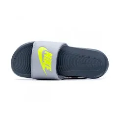 Chanclas Nike Victori One 11 Chanclas Nike Victori One -tienda de material de futbol chanclas nike victori one grey fog volt smoke grey 4