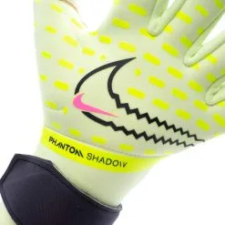 Guante Nike Phantom Shadow -tienda de material de futbol guante nike phantom shadow verde 4