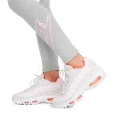 Malla Nike Sportswear Favorites Graphic Niña 10 Malla Nike Sportswear Favorites Graphic Niña -tienda de material de futbol malla nike sportswear favorites graphic nina lt smoke grey pink foam 3