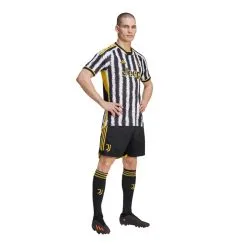 Pantalón Corto Adidas Juventus Primera Equipación 2023-2024 10 Pantalón Corto Adidas Juventus Primera Equipación 2023-2024 -tienda de material de futbol pantalon corto adidas juventus primera equipacion 2023 2024 black bold gold 3