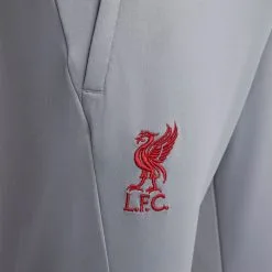 Pantalón Largo Nike Liverpool FC Training 2022-2023 -tienda de material de futbol pantalon largo nike liverpool fc training 2022 2023 smoke grey tough red no sponsor 2 1